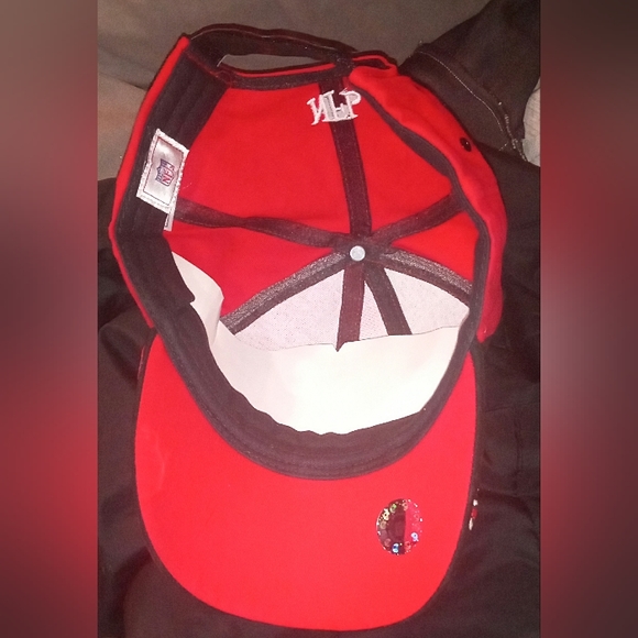 Buccaneers football hat - Picture 3 of 3